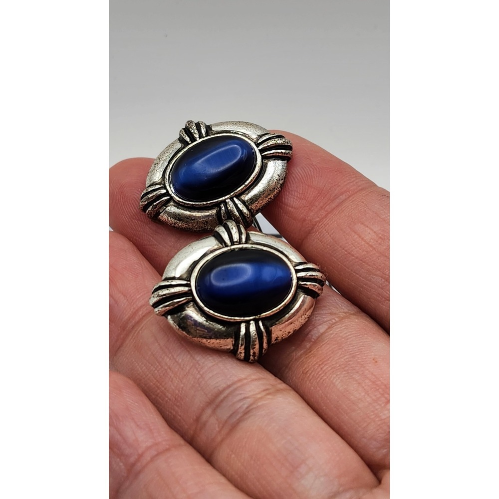 Avon NR Clip-On Earrings Blue Tiger Stone Eye Cabochon Silver Tone Retro‎ Style